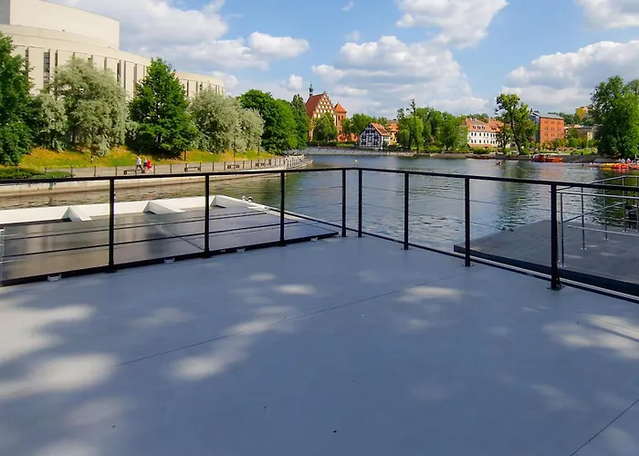 ספינת מלון Dom Na Wodzie Lamare Modern 14 *